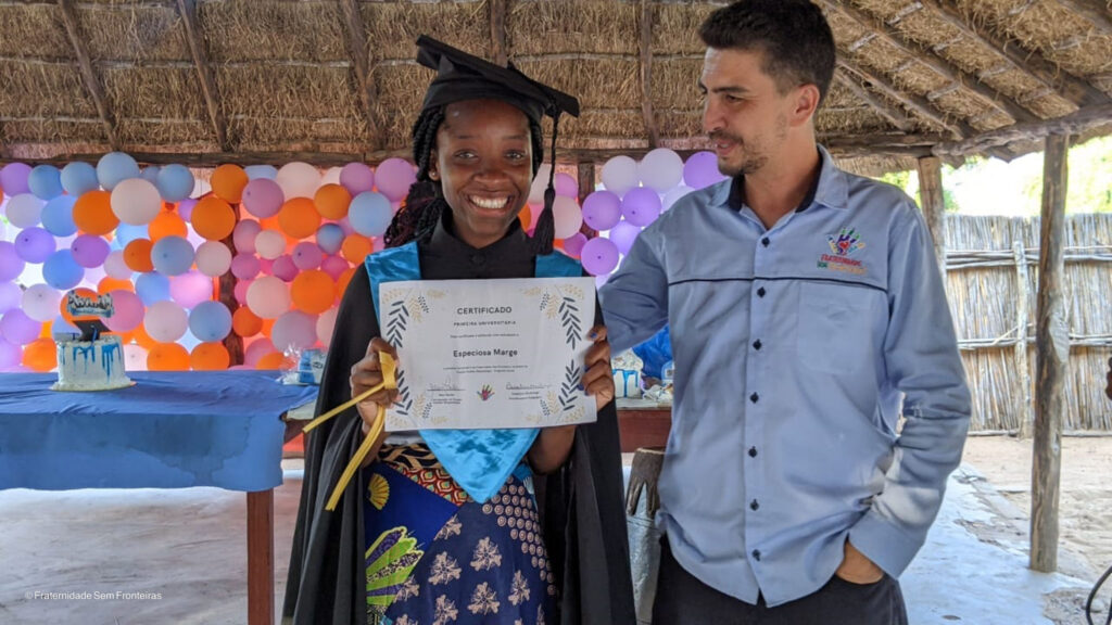 Formatura da 1ª jovem universitária