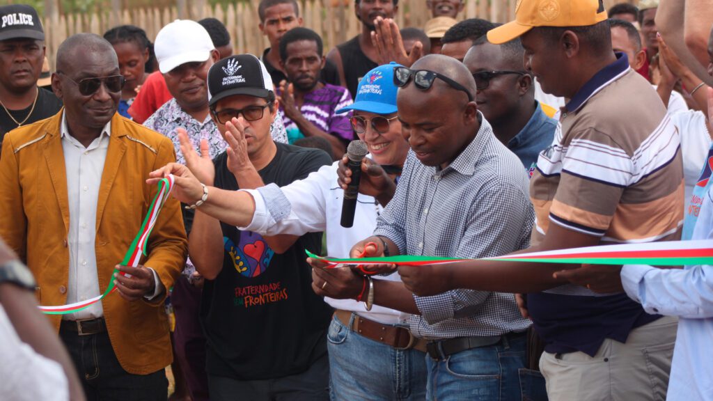 Inauguração da École Horova (Escola Horova)