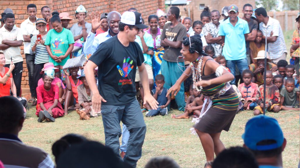 Inauguração da École Horova (Escola Horova)