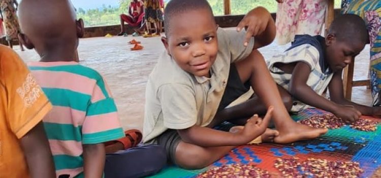 06.03.2023_criançascuidandodosalimentos_órfãosdocongo (6)